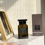 高品质/120 tf烟草乌木浓香水100Ml 让人上瘾性感高级男士香水 品名：烟草乌木（烟蕴乌木） 香调：辛辣木质调 前调：威士忌 中调：肉桂芫荽辛香料 后调：