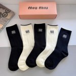 配包装 一盒5双 Miumiu 缪缪 高版本刺绣柔软长筒袜子潮人必不可少的时尚专柜代购长筒袜子 ，搭配起来超高逼格 时髦度爆表～～推荐推荐推荐～～必入时髦小单品