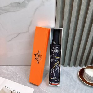 爱马仕Hermes 三折防晒睛雨伞 2570夏季新款 全自动折叠晴雨伞 内里黑色涂层防晒有效阻隔紫外线99% Upf 50 所以能起到伞下体感降温的效果 有效隔