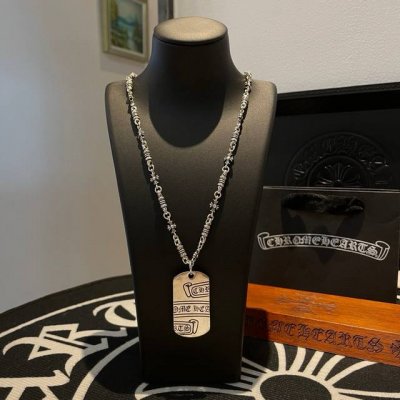 新款 专柜品质 Chrome Hearts克罗心 经典复古项链 骰子吊坠 凹凸造型不同的花纹设计风格 呈现出与众不同 十字架 童军花是克罗心的志 所以更经久不衰