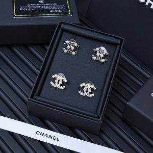 Chanel 黑白相间方钻珍珠耳钉 小香经典配色黑白色经典复古两色