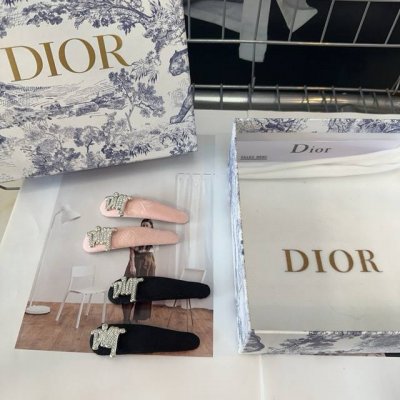p60 配包装盒（一对） dior（迪奥）新款边夹刘海夹，夏日小清新系列，时尚百搭！简单实用 小姐姐必备