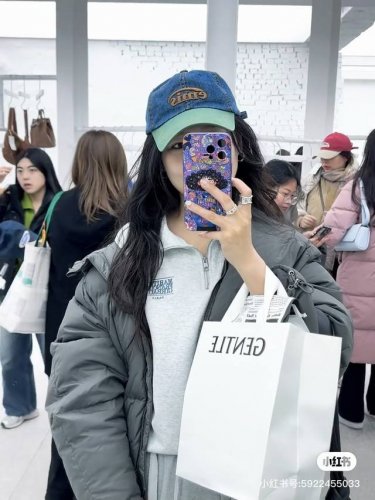 韩国潮牌Emis 新款牛仔拼色棒球帽 Emis的帽子真的有种魔力 就是每一个都好看 完全不挑脸型的 每个都想买 很显白 男女通用 头围57Cm