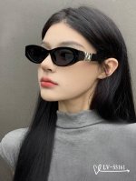 p80 .【路易威登-Lv】 .【宝丽来树脂镜片】 .【Tr镜架轻便佩戴舒适】 .【Size：65-13-145】 .【新款太阳镜减轻强光负担，明星同款，遮挡有