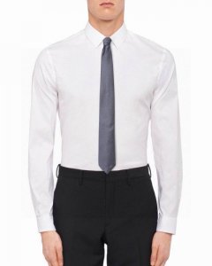 特 pra款新领带 男士提领花带 稀有展现精湛工手与时尚优雅理的想选择 这采款用prada最经极典具标志性Logo提制花成的领带 以同色调法手演绎的更显雅风致范