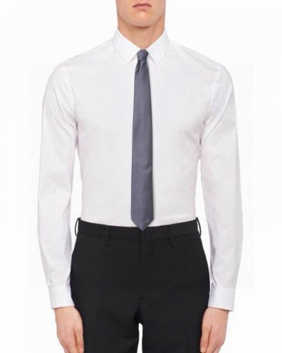 特 pra款新领带 男士提领花带 稀有展现精湛工手与时尚优雅理的想选择 这采款用prada最经极典具标志性Logo提制花成的领带 以同色调法手演绎的更显雅风致范