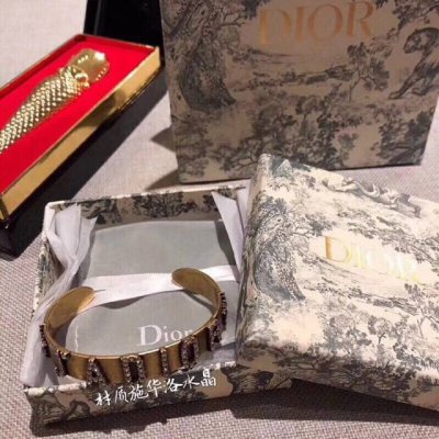 Dior 迪奥 新款字母Jadior 复古金色星星手镯独家实拍所见所得星星元素搭配施华洛水晶装饰Zp版 省4K 原单品质 可调节