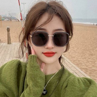 Gucci 2025开春新款 最新款方框太阳镜 各路网红纷纷带起气场满分 俏皮甜美.上脸效果更佳.金属质感超好 型号：G2242