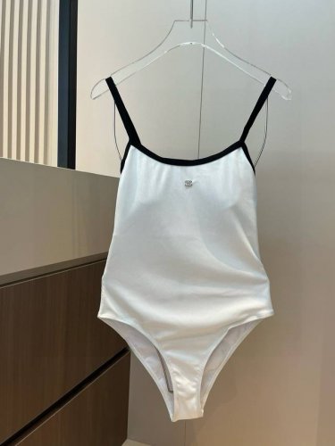 Chanel香奈儿新款连体泳衣 适合多种场景的游泳衣♀海边 游泳池 温泉 水上乐园 漂流都可以内搭也完全可以 连体设计遮肉显高挑 腹部有点肉肉也不影响咱美美的