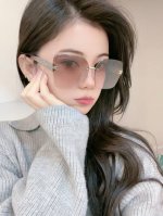 香奈儿 2025开春新款 潮流爆款 时尚方框太阳镜 高品质 佩戴舒适 网红潮款墨镜 女士高清加厚偏光太阳镜 高品质Tr镜框 型号：Ch0551