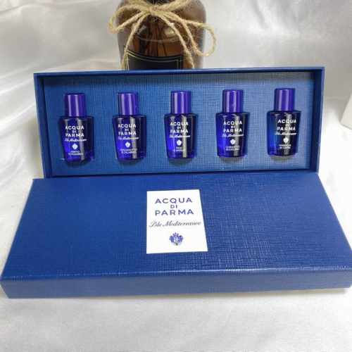 高端品质 帕尔马蓝色地中海五件套香水小样5件套Q版礼盒装*5Ml 味道分别为： 卡普里岛香橙5Ml 卡拉布里亚香柠檬5Ml 帕纳里加州桂5Ml 阿玛菲无花果5M