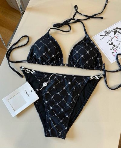 100￥P Chanel比基尼泳衣 适合多种场景的游泳衣♀海边 游泳池 温泉 水上乐园 漂流都可以内搭也完全可以 连体设计遮肉显高挑 腹部有点肉肉也不影响咱美美