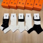 特 Louis Vuitton 驴家新品网红女款袜子 一盒五双 冰丝材质，冰凉透气舒适，超级Nice超火爆小单品，大牌出街，潮人必备超好搭