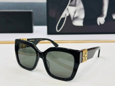 dio* S2F 迪家 Size：56口19-143 春夏款墨镜 搭配镜腿精致烫字配饰 B官网款 质量上佳