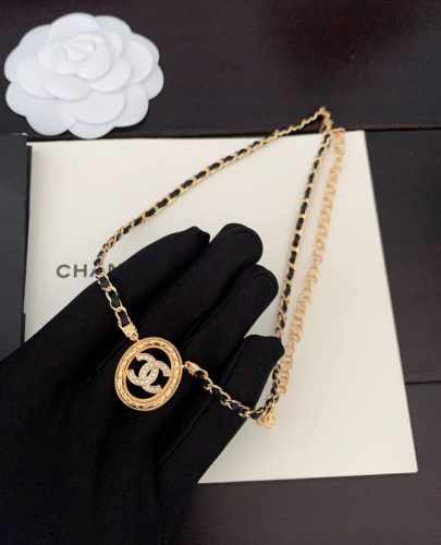 Ch*Nel 最新款金色椭圆黑皮项链 一致Z批黄铜材质