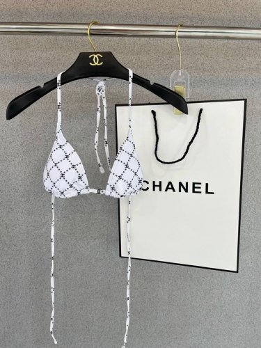 Chanel新款比基尼适合多种场景的游泳衣♀海边 游泳池 温泉 水上乐园 漂流都可以内搭外穿也完全可以 面料：透气舒适。速干弹性的游泳衣更加帖肤易清洗 码数：S