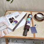 Louis Vuitton 路易威登 专柜夏季新款 全自动折叠晴雨伞 火爆时尚单品 采用纳米技术加工而成 具有强力拒水的作用 奢华感爆棚的Lv标志伫立在伞面 绝