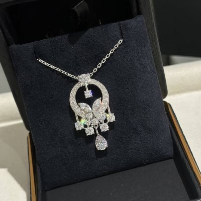 a1629 奢侈格拉夫 顶尖的钻石珠宝品牌 奢侈 方钻 花园 蝴蝶 项链 最高端 最爱的方钻 栩栩如生 精工的切割雍容的设计 奢华高贵 高端S925纯银打造精致
