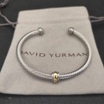 david Yurman4Mm单珠分色手镯。建议适合佩戴的手围15-20Cm。 编号Dysz-050