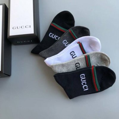 特 Gucci 古奇大G家男款袜子 一盒五双 红绿条搭配品牌全称Logo，特显高大上，纯棉材质，透气舒适，运动休闲百搭款，Ins超火爆小单品，大牌出街，潮人必备
