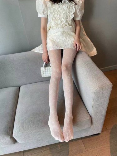 配包装 一盒1双 Lv 路易威登 爆款字母网袜 连裤袜好看到爆炸 ，欧美大牌丝袜 潮人秋冬必备单品 ，搭配起来超高逼格 ！