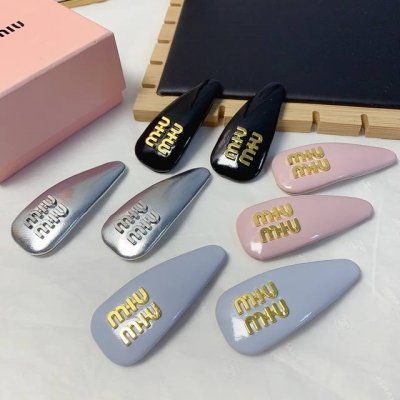 Miumiu缪缪 Miumiu发夹 新款Logo压夹Bb夹边夹刘海夹日常精致小单品 气质百搭小仙女必入单品 宝藏款 闭眼入推荐款 一对