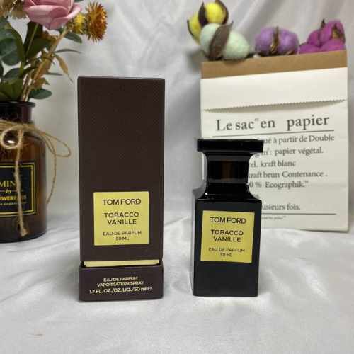 专柜品质 汤姆福特Tom Ford 烟叶香草 韵度烟草 中性香水 Tobacco Vanille 香调:辛辣东方调 前调:烟草辛香料 中调:零陵香豆烟草花香草可