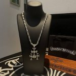 新款 专柜品质 Chrome Hearts克罗心十字架骷元素项链 三十十字架吊坠 凹凸造型不同的花纹设计风格 呈现出与众不同 十字架 童军花是克罗心的志 所以更