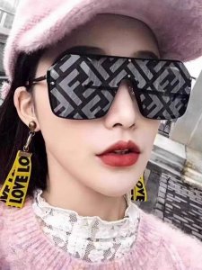 Fendi芬迪 2025新款嘻哈夸张超大框连体墨镜无框男女字母印花镜片时尚太阳眼镜潮 男女通用