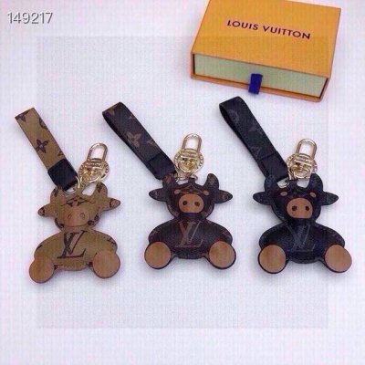 配图片原版包装 lv 中国新年小牛包饰挂件 钥匙扣 一万个推荐 louis Vuitton 路易威登星星挂件钥匙扣摆件包包挂饰 专柜代购内部填充物都与专柜一致聚