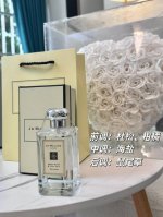 专柜品质 鼠尾草与海盐香水 这款是它家大热门香水之一 淡淡的木质香味，清新自然。大自然的味道。 前调：杜松、柑橘 中调：海盐 后调：鼠尾草 大闻香见景：伴着海风