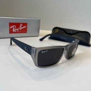 rb1541 雷朋 Rayban 作为美国空军的标志之一，深受各大明星追捧始终引领世界潮流风向标，永不落时的风格、永无止境的灵感，一直在创新，从未被超越。 此款