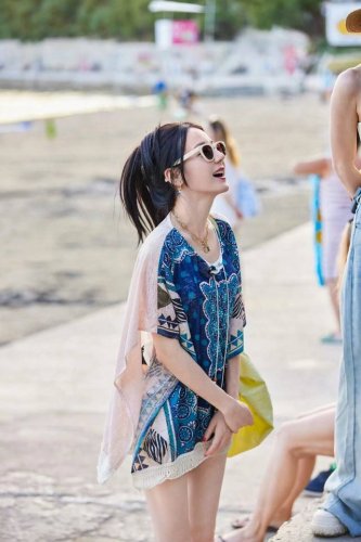 Gucci2025开春新款一体镜 大框太阳镜男女同款 爆款小框尼龙太阳镜 超逼格超酷 镜腿品牌设计感强 Nice~~~ 型号G500
