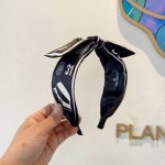 配包装 Chanel 香奈儿 最新款小香蝴蝶结发箍，复古头箍，网红爆款推荐 搭配高端材质，超精致，时尚百搭。
