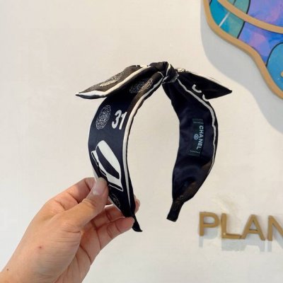 配包装 Chanel 香奈儿 最新款小香蝴蝶结发箍，复古头箍，网红爆款推荐 搭配高端材质，超精致，时尚百搭。