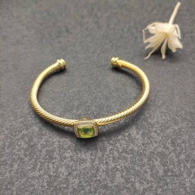 上新。David Yurman 4Mm黄金色四方钻纽线绿钻手镯。建议适合佩戴的手围15-20Cm 编号Dysz-197