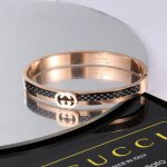 gucci 古驰 手镯 高端 打造 美到哭，因为是限量版，你根本无法在店内看到现货，现货一到真的Bling 这一组简直不要太震撼不要太完美，赞呆了