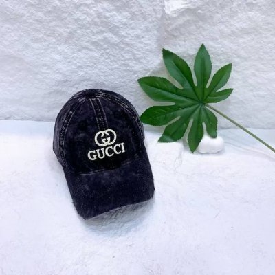 跑量 G家～新款破洞洗水棉布棒球帽，个性时尚款 休闲带点酷酷的感觉，男女同款！ 材质:100%棉 头围:56-58Cm均可