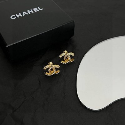 Chanel香奈儿 中古 耳夹小香家的款式真心无需多介绍每一款都超好看，精致大方，非常显气质