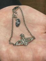 西太后土星手链 Vivienne Westwood英国时装设计师，时装的朋克之母！时尚潮流风格，品质强大，超美的设计！简约大气刺绣Logo精致这个款不用担心不好