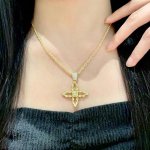 louis Vuitton 路易威登 设计独特 用Lv经典之作图形理念 好看♀项链 超级无敌爆赞 随意搭配都是非常百搭 高品质 黄铜材质.
