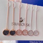 P80 施华洛世奇 满钻圆牌耳线 铂金 玫瑰金 女神朴信惠同款施华洛世奇耳线 精致优雅 演绎属于你的风采动人 进口合金 金线制作，中间的水晶是奥地利进口的施华洛