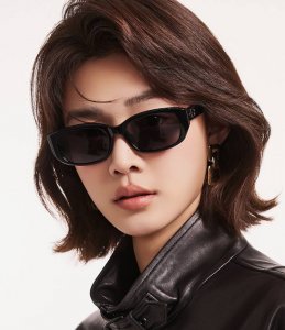 Gucci 经典的小框设计 不挑脸型 无论搭配大衣还是连衣裙都非常显气质尼龙偏光镜片预防紫外线 型号 G7106