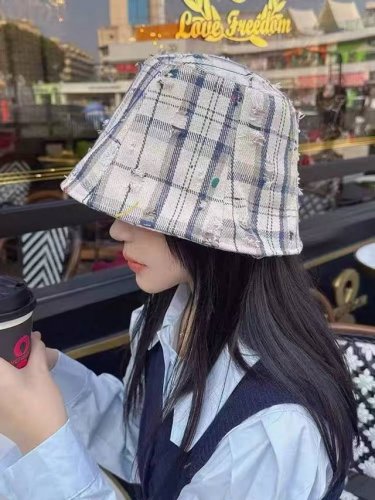 巴宝莉Burberry新款英伦风破洞格子渔夫帽女显脸小盆帽大头围户外水桶帽子