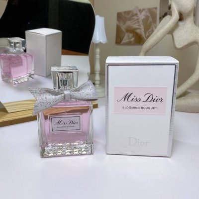 专柜品质 新款Dior迪奥Missdior迪奥高定礼服裙丝带甜心小姐女士香水 Ml 前调：意大利柑橘精华 中调：双瓣茉莉纯香 基调：印尼广藿香精华