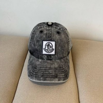 Moncler蒙口好品质高端大气，超火爆质感很赞，出街超好搭配！时尚潮流！出门必备单品，男女同款快快入手哦！