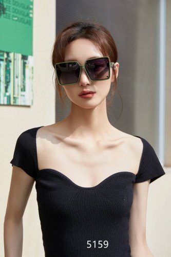 p80 【Dior-迪奥】2025开春新款 潮流爆款 时尚方框偏光太阳镜 高品质 佩戴舒适 网红潮款墨镜 女士高清加厚偏光太阳镜 高品质Tr镜框 型号：Cd15