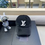 lv秋季新款 棒球帽 小标几个颜色真的很耐看 整个帽型软顶设计 戴上去和头部完美贴合非常舒服 颜色和质感都比较复古也很百搭 强烈推荐 人手必备单品