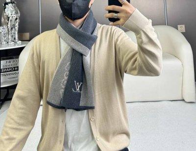 新款到！年Lv爆款上新 高端男士围巾 经典格纹提花 独家牛货 具有超高羊绒品质才会被此品牌青睐这种精品是市场上及其少见的围巾针织，低调奢华的配色，非常柔软舒适，