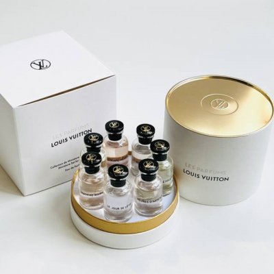 专柜品质 Lv七龙珠香水小样10Ml七件套！内含：10Ml×10。味道： 10Ml风中玫瑰 Rosedesvents 10Ml星情 Etoilefilante
